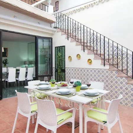 Three-bedroom Holiday In * Μαρμπέλλα