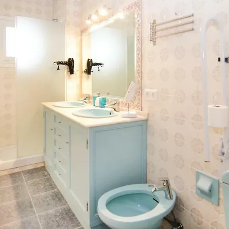 Three-bedroom Holiday In Σπίτι διακοπών *